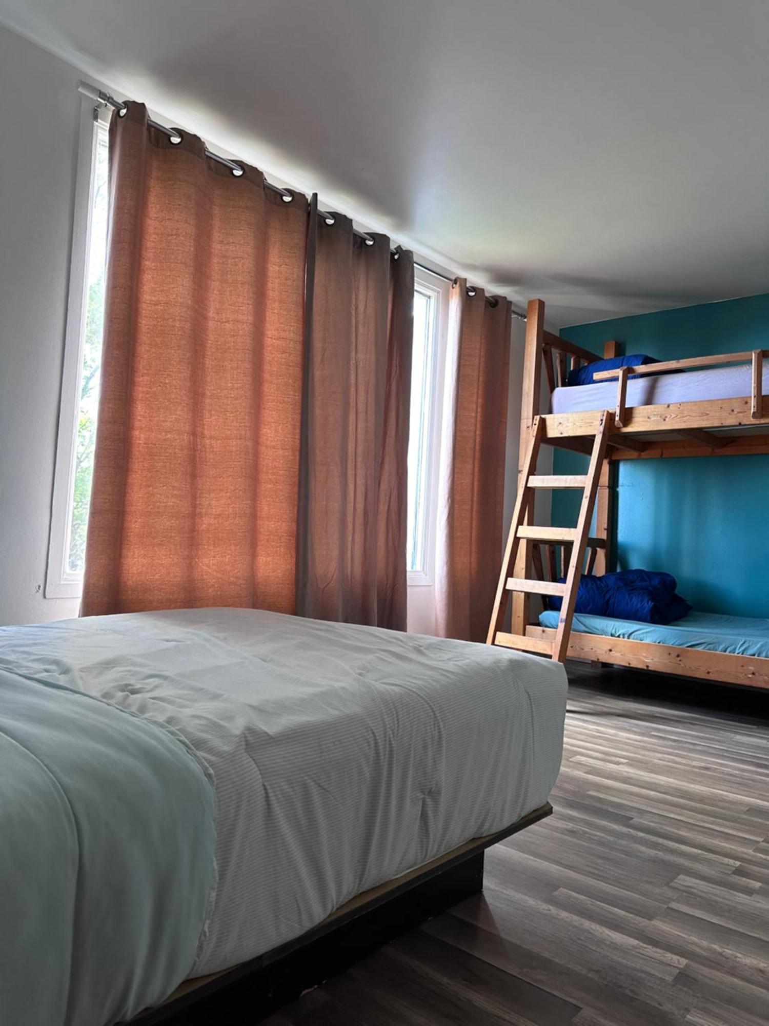 Le Carabobo Auberge Forillon Gaspé Eksteriør billede